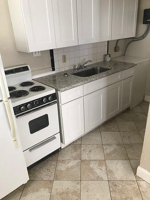1st image of 943 Garden Dr