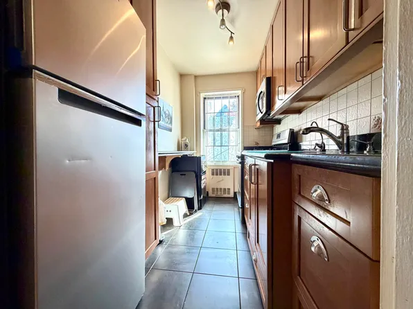 81-05 35th Avenue image 7 of 22