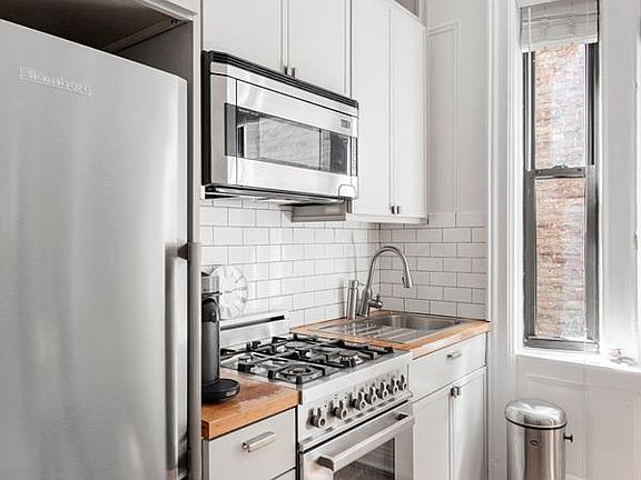 5th image of 139 E 30th St APT 4D