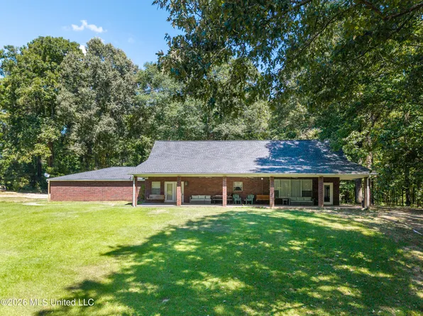 8 Freedom Rd, Natchez, MS 39120