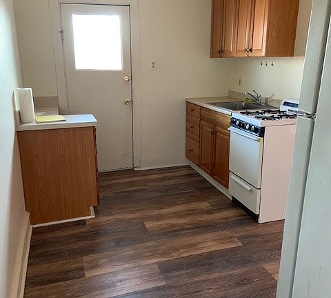3rd image of 52 E Stratford Ave