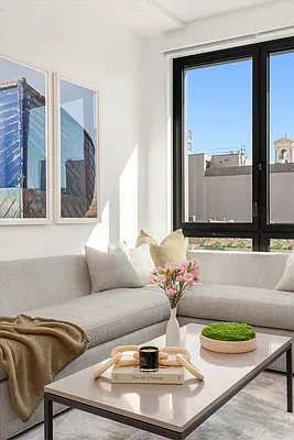 Living room, photo 2