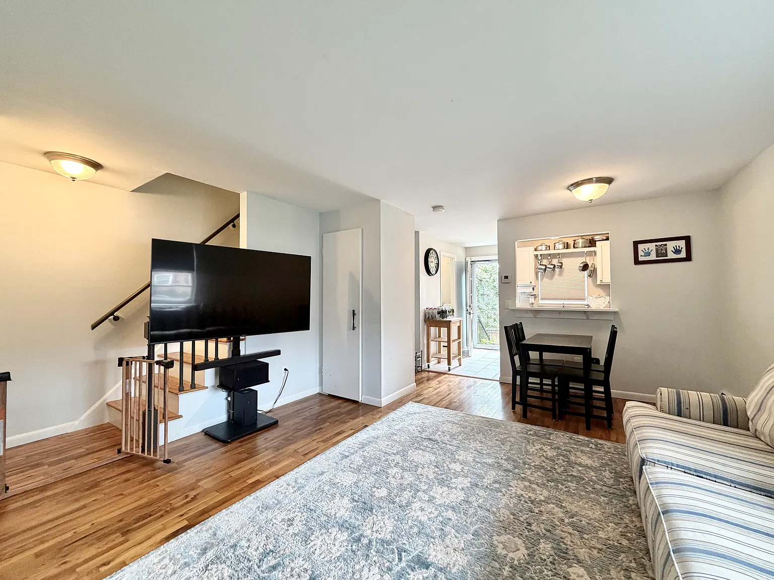 2 bed, 1.5 bath, 876 sqft, $2,200 — Photo 1