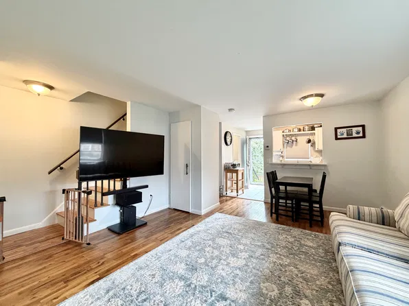70 Carroll Ave, Newport, RI