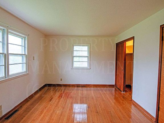 5th image of 205 Wilshire Blvd