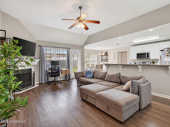 3rd image of 2212 Paula Cir