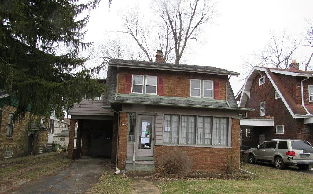 1823 Sullivant Ave photo 1