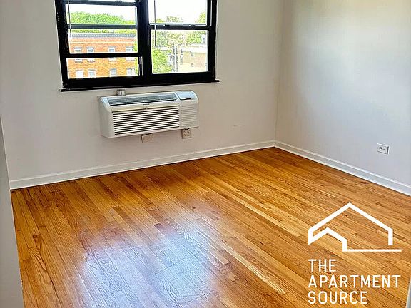 2nd image of 7522 N Greenview Ave APT 505