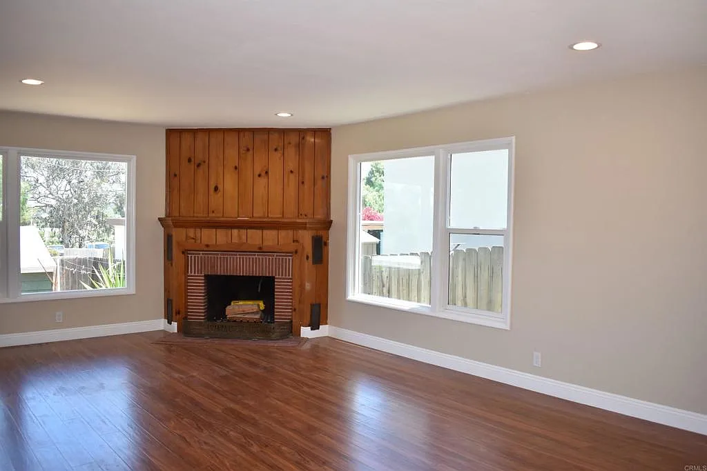 3 bed, 1100 sqft, $3,300 — Photo 4