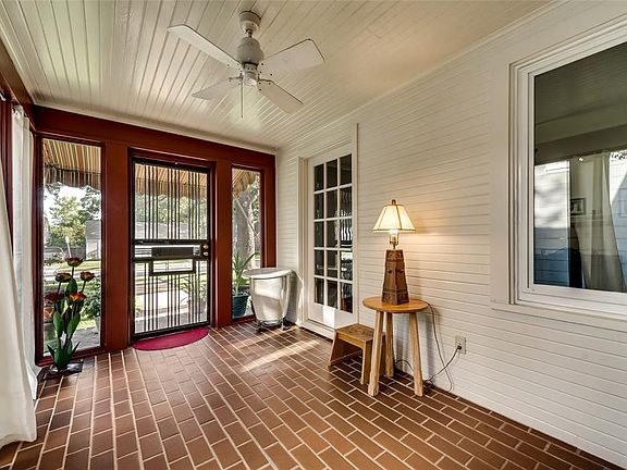 4th image of 4324 Lovell Ave