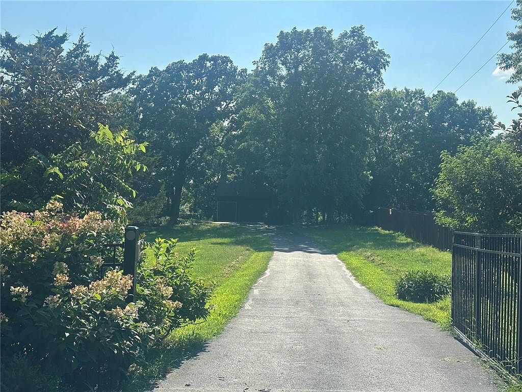 9000 Oak Country Ln