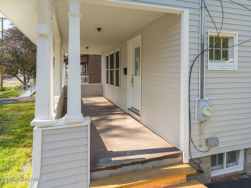 4th image of 10 Lincoln Avenue