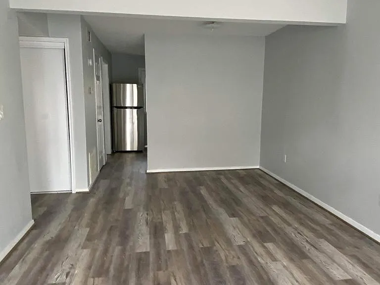 102 Oakdale Ct — Photo 8
