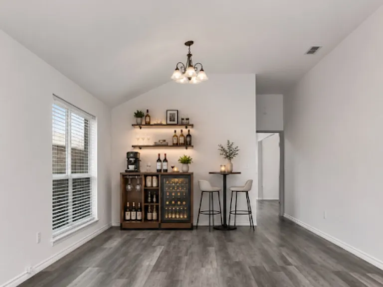 7321 Grass Valley Trl — Photo 3