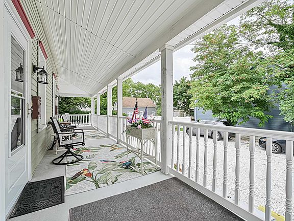 2nd image of 820-822 Shore Rd