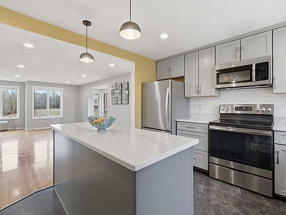 3rd image of 575 Bridge Rd Unit 11-8