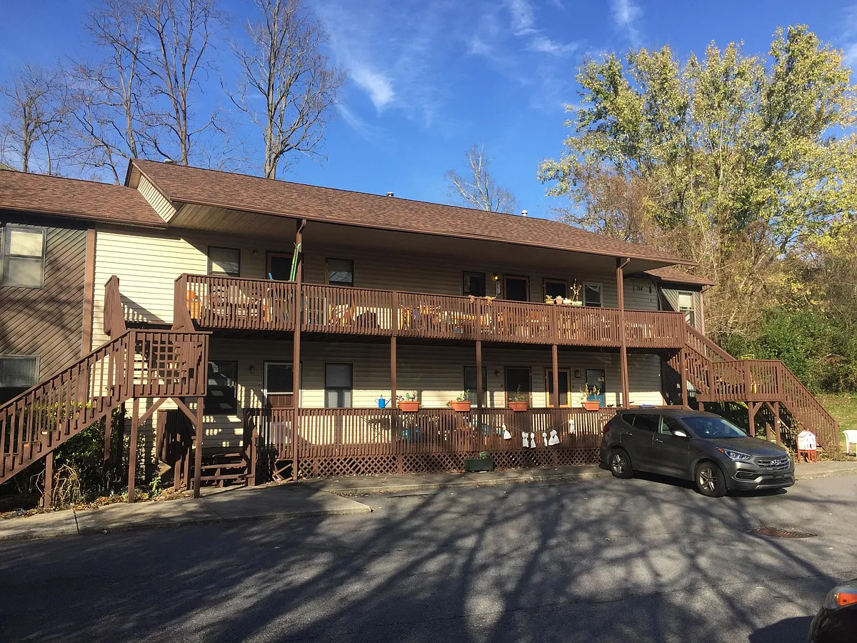 Building Photo - 154 Barnard Ave