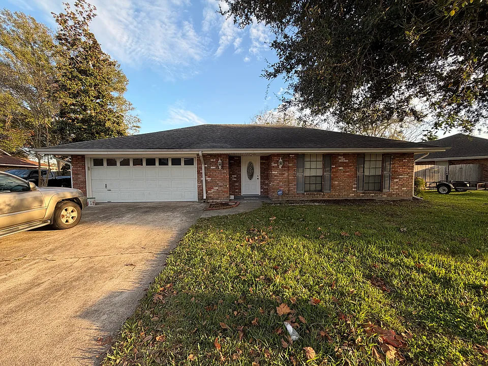 2104 Colonial Dr