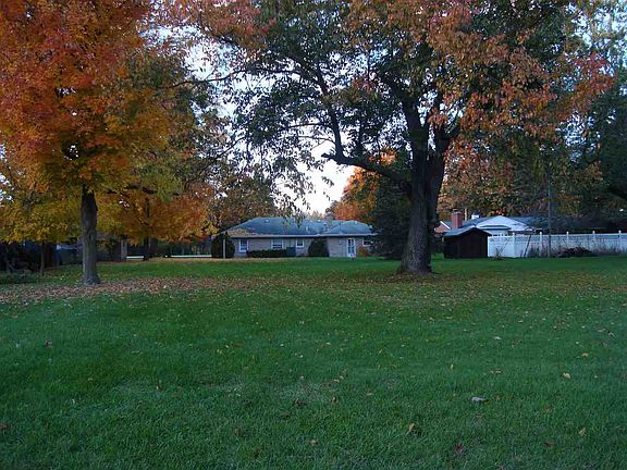 2nd image of 801 W Vistula St