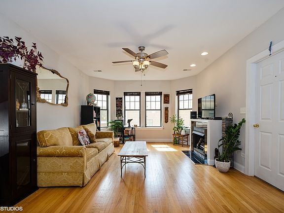 2nd image of 7524 N Winchester Ave APT 2W