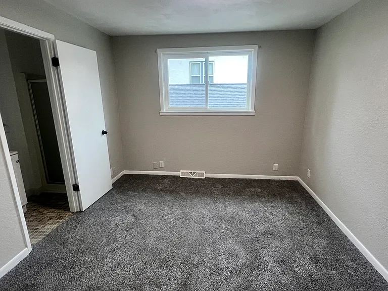 1339 Belmont St — Photo 10