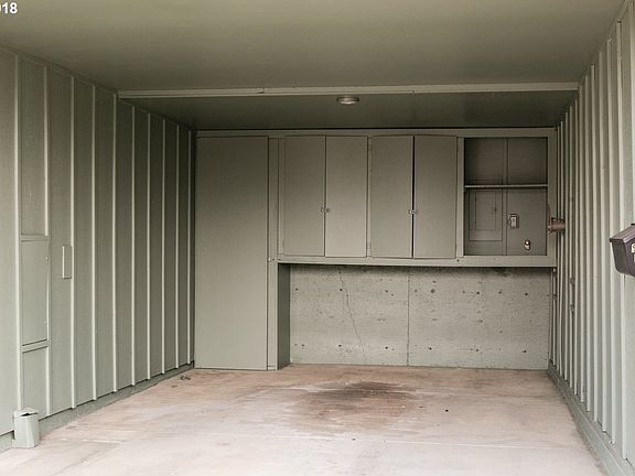 3rd image of 941 Prescott Ln