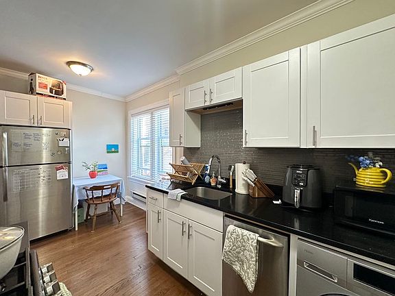 5th image of 3817 N Greenview Ave #E2