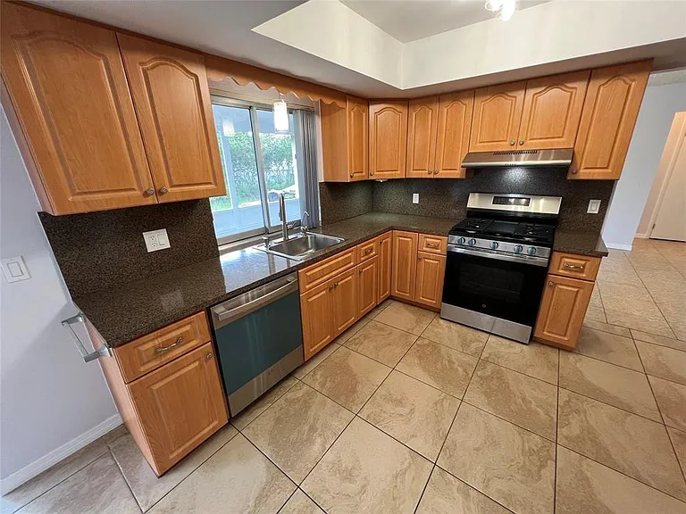 2650 NW 94th Way — Photo 2