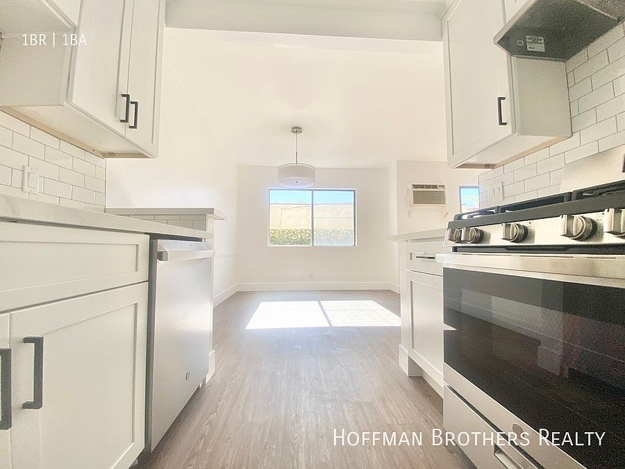 1st image of 1033 N Harper Ave #3