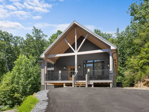2069 Lones Branch Ln, Sevierville, TN 37876