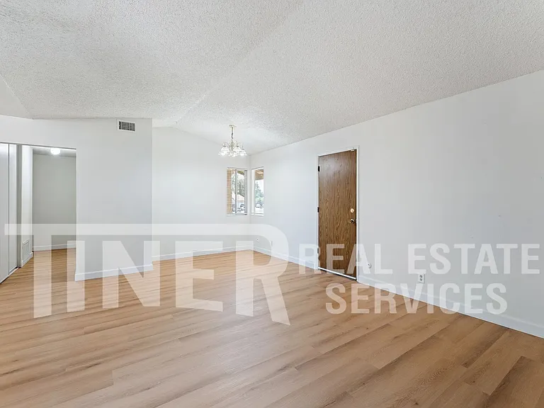 3233 Oriole Way — Photo 9