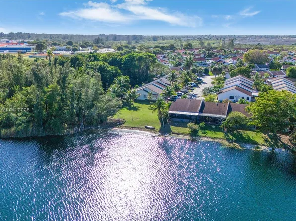 1464 Yellowthroat St, Homestead, FL 33035