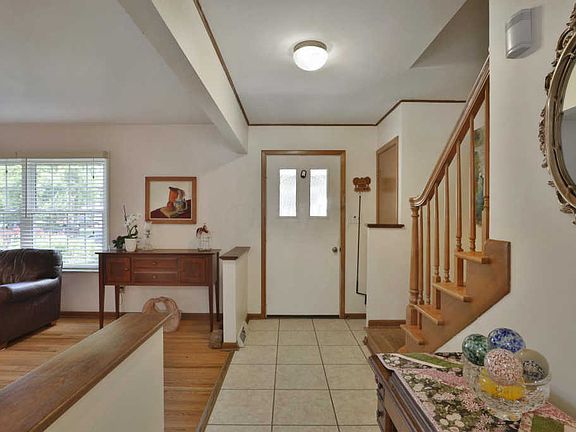 4th image of 209 Heischman Ave