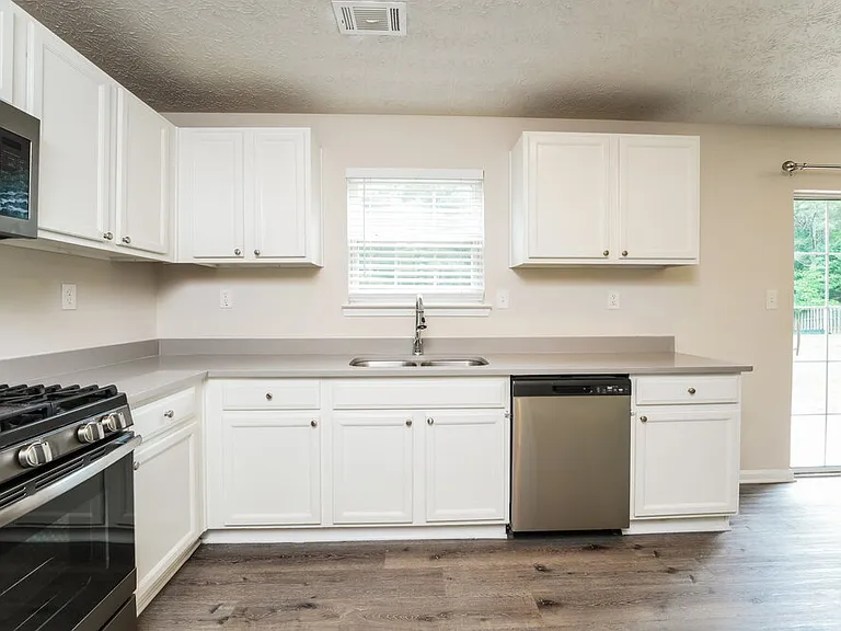 626 Stonecrest Dr — Photo 9