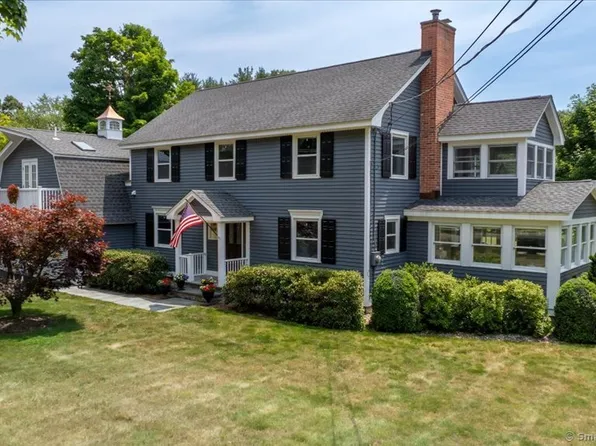 29 Holcomb Street, Simsbury, CT 06070