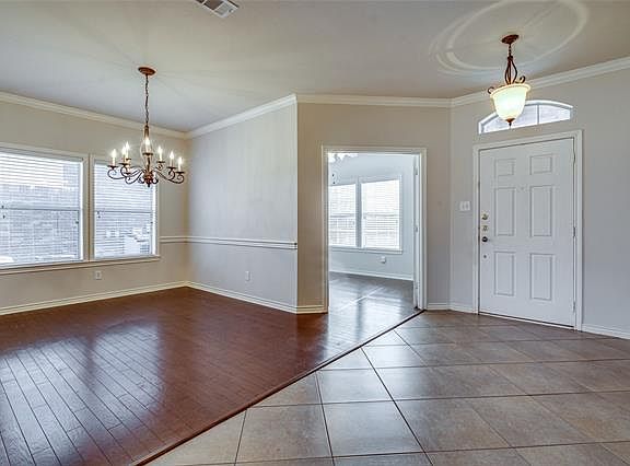 3rd image of 2601 Clubhouse Dr