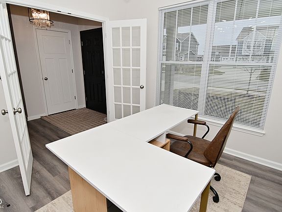 3rd image of 1307 Peregrine Ln