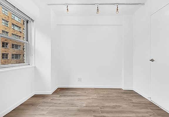 4th image of 321 E 48th St APT 7C
