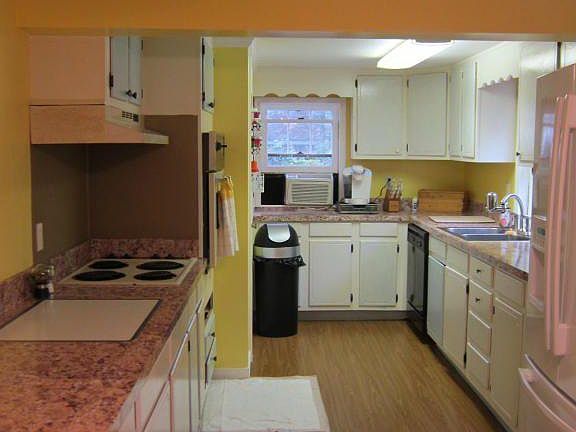 3rd image of 2947 Sylvia Dr