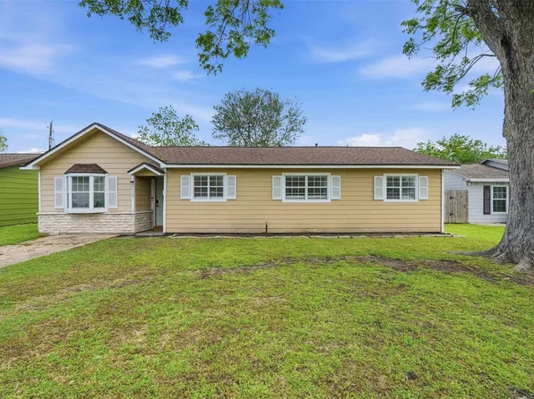 2117 Estate Dr, Deer Park, TX 77536