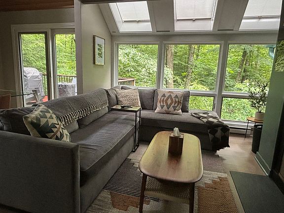 5th image of 523 Laurel Pond Dr