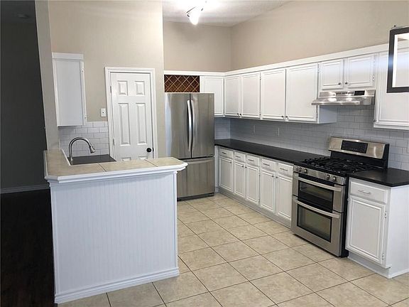 3rd image of 1003 Dandelion Dr
