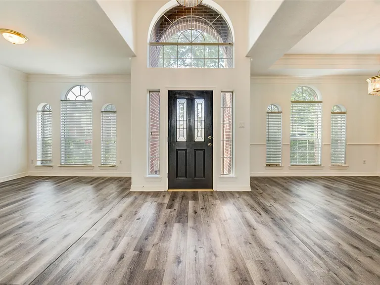 8803 Memorial Creek Dr — Photo 6