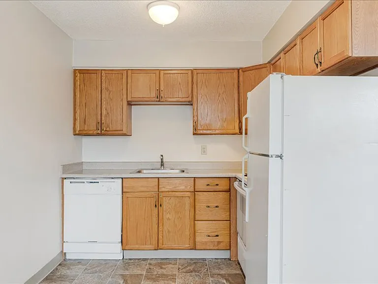 3430 SE 58th Ave — Photo 2