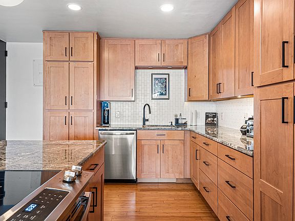 3rd image of 1050 N Corona St APT 301