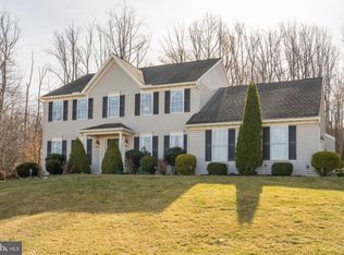 2 Kimball Ct, Morgantown, PA 19543