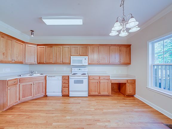 2nd image of 405 Newport Meadows Cir