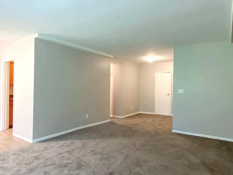 Riverhill Apartments — Photo 86