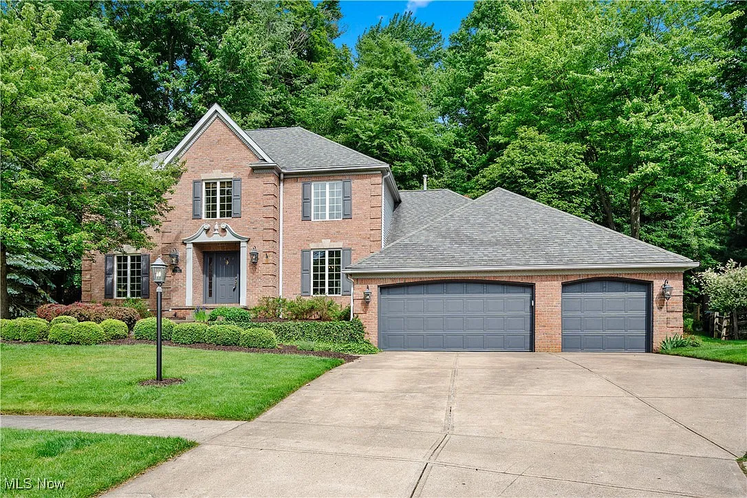 19154 Seven Oaks Dr photo 1