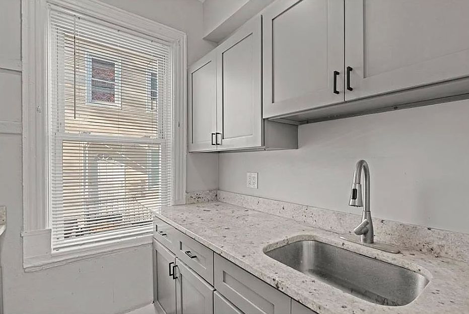 1st image of 25 Marshall St #1